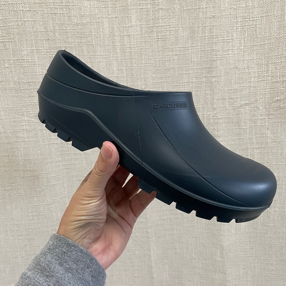 NAVY Gardenheir Clogs lightly worn. Unisex Eu42